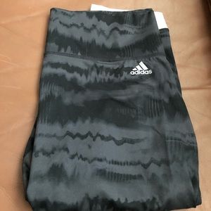 Addias Cropped Yoga pants